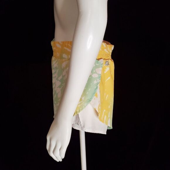 Fabletics Latrice Aura Green & Yellow Shorts (M) - Picture 6 of 7